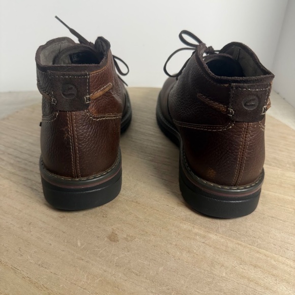 Clarks Waterproof Leather Chukka Boots Mens 7.5 Brown Lace Up Comfort main image 4